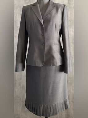 Tahari Arthur S Levine Womens Gray 2pc Professional Snap Jacket Skirt Suit Sz12